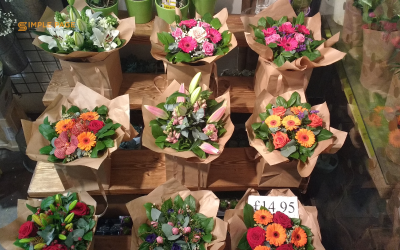 Học cách gói hoa đẹp mắt thu hút dịp bán hoa Tết