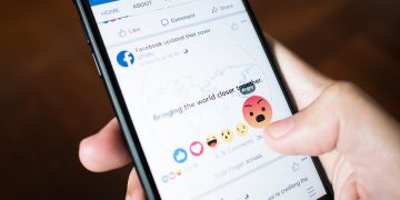 Cách xóa ảnh hàng loạt trên Facebook 2025