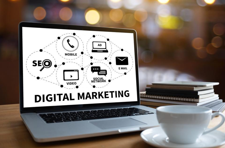 Digital marketing bao gồm nhiều công việc khác nhau để tiếp cận khách hàng, tăng doanh thu