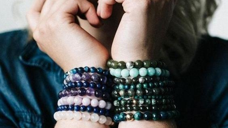 Có nên đeo nhiều loại đá phong thủy cùng lúc?