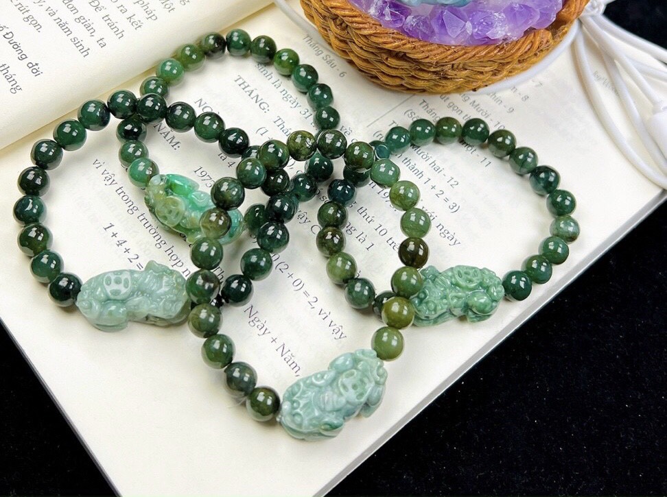 Đá ngọc bích hợp với người tuổi nào?