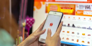 Tìm hiểu chiến lược marketing của Shopee và Lazada trên nền tảng mobile