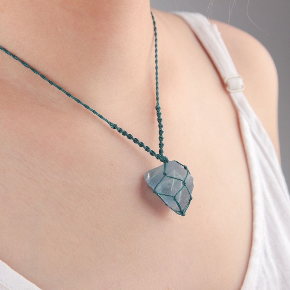 Vòng đá phong thủy có thể truyền qua người khác